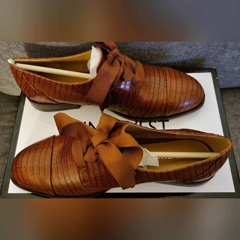 Nine West Thalya Brown Copper Loafer Flats w/ Lace (alligator crocodile style)